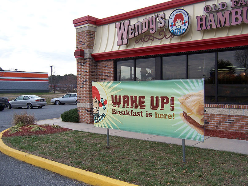 Lawn display of banner stands from Voxpop Marketing Systems Lawn diplays in front of store advertising breakfast from Voxpop Marketing Systems